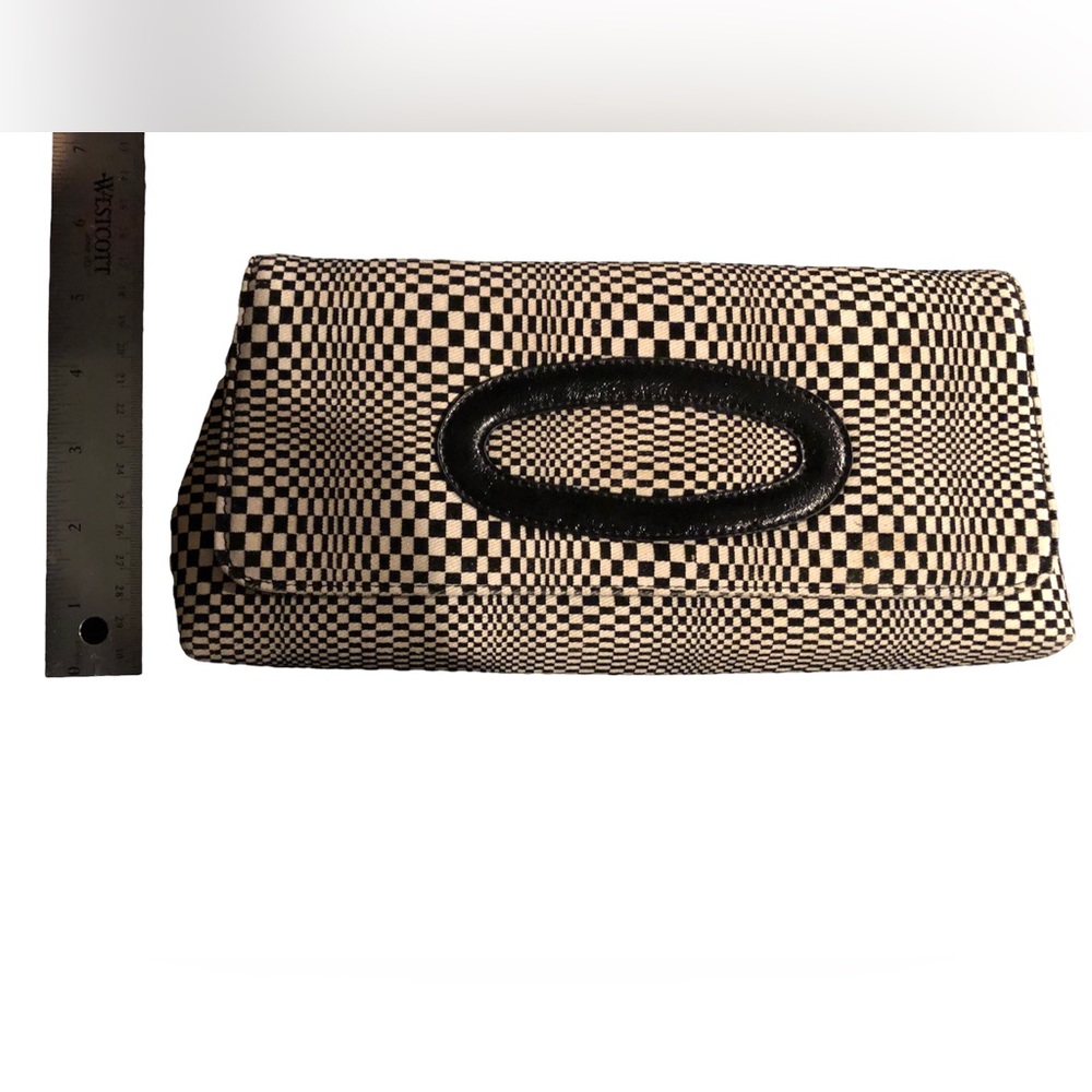 In & Out Optical Illusions Clutch - Picture 3 of 10